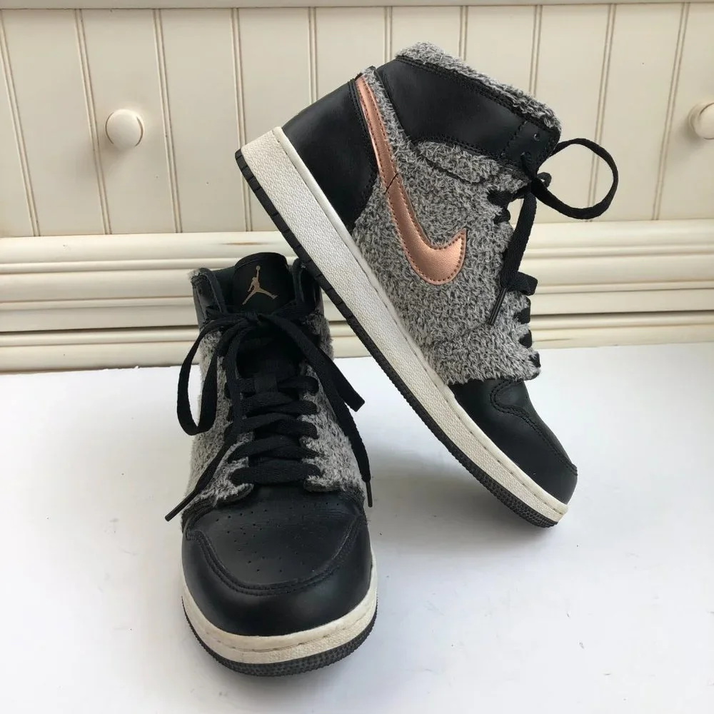 AIR JORDAN 1 RETRO HIGH TD FUR BLACK FUR GOLD Collectible Sneakers
